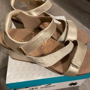 Aertrex Breynn sandals NEW 8.5